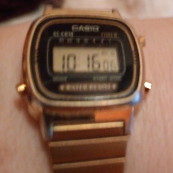 Vintage Unisex Casio Gold Digital Watch